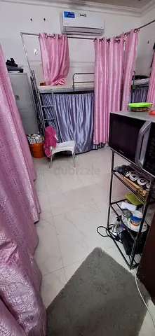 Bed space sharing in a villa bachelors jumeirah 3