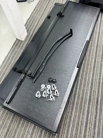 تسكيرة طبقات مستعمل شهر فقط Folding bed cover for 5.5 ft trucks - used 1 month