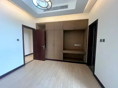 فيلا VIP | تانى ساكن | اطلاله مفتوحه | باركن | تراس كبير | على مخرج دبى | منطقه لعب اطفال