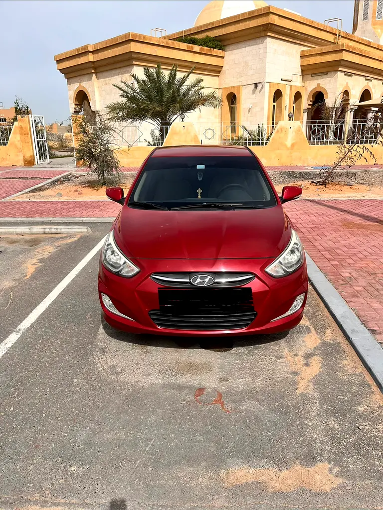 Hyundai Accent 2015 — photo 1 of 5