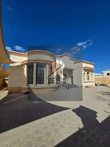 تقدم Red Line Real Estate فيلا فاخرة للبيع في منطقة النخيلات، تقع مباشرة على الشارع الرئيسي