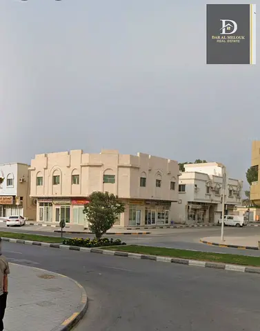 � للبيع أرض تجارية في الشارقة – اليرموك 🔹  📍 موقع مميز جدًا – ثاني قطعة من الشارع الرئيسي