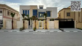 A villa with personal finishes, including electricity, water and air conditioning, located on a main