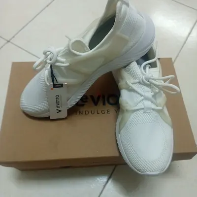 Shoes White knit slip-on sneakers — lightly  brand new location (Sharjah)