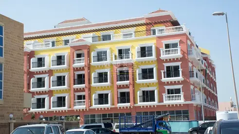 Spacious 1BR | Prime Location | Pool View