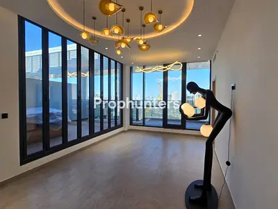 Bespoke Penthouse | Spacious Layout | Vacant