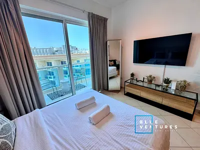 Studio | Furnished | Lago Vista B | Community View