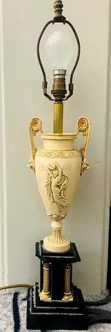 Classic urn-style table lamp (cream  gold) on black base