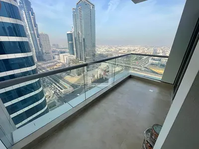 Spacious 2 BR I High Floor I Prime Location