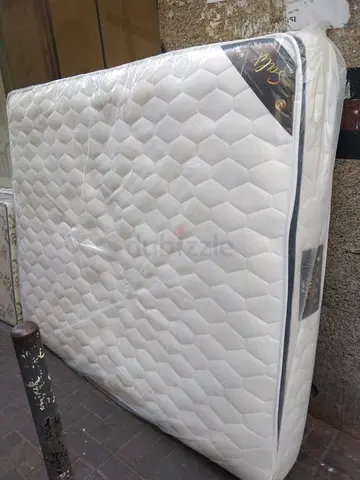 160x200cm Queen size mattress with top foam.  Same day delivery available