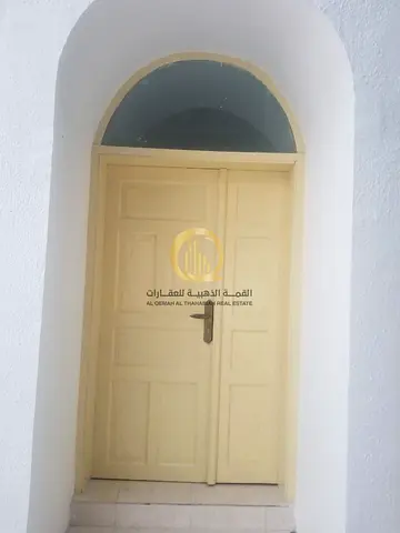 للبيع بيت شعبي في منطقة الحزانة  زاوية  مكون من 3 غرف وصالة ومجلس وملحق