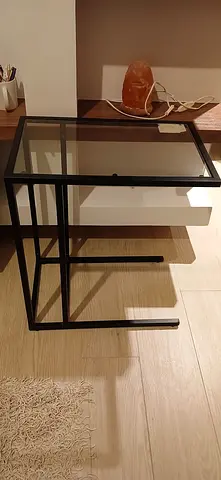 Glass portable table