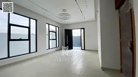 Modern villa, freehold, no service charges