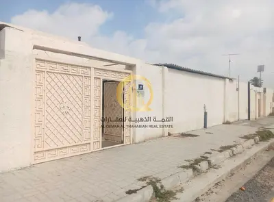 للبيع بيت شعبي في منطقة القادسية . مكون من 8 غرف و3 مطابخ.  تملك مواطنين دولة الإمارات ودول مجلس التعاون
