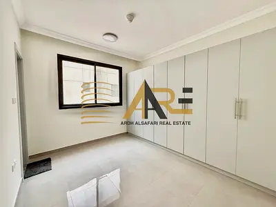 شقة مذهلة وجميلة مكونة من غرفة نوم واحدة وحمامين وخزانة ملابس في موقع مميز مقابل 42 ألف فقط