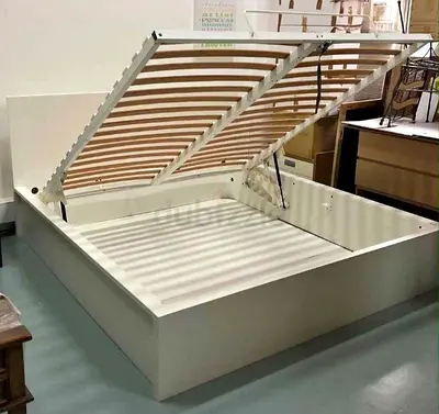 ‎Ikea king size hydraulic bed with Ikea mattress  ‎is available