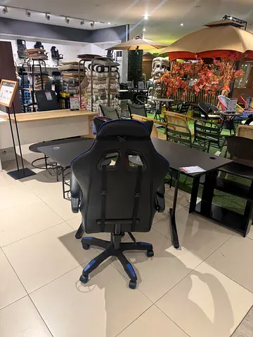 Gaming table plus chair