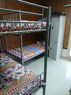 Male executive bed space available next to Gold souk metro station deira (special discount)