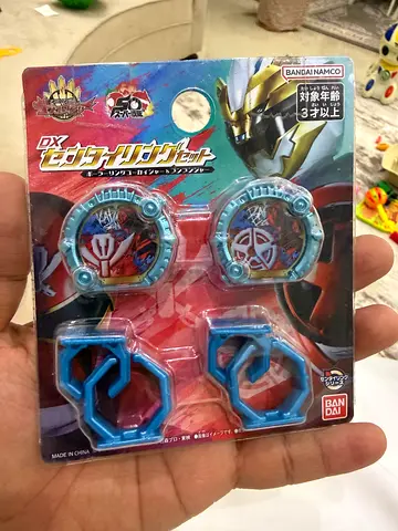 Bandai spinning-top rings (2) with wrenches – new in package