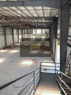 Available for annual rent, with an option for sale: a warehouse with a showroom and mezzanine in Umm