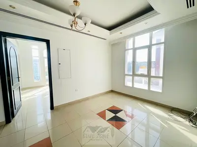 Private entrance / near city center / specious rooms / covered parking