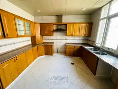 Private entrance / near city center / specious rooms / covered parking