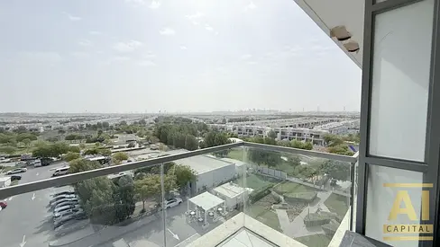 Huge Studio | Fitted Kitchen | Balcony