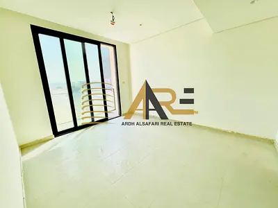 مبنى جديد مفتوح مع مسبح رياضي وموقف سيارات مغطى وغرفتي نوم مع 3 حمامات