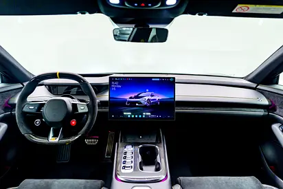 صورة 16 لـ 2025 Xiaomi SU7