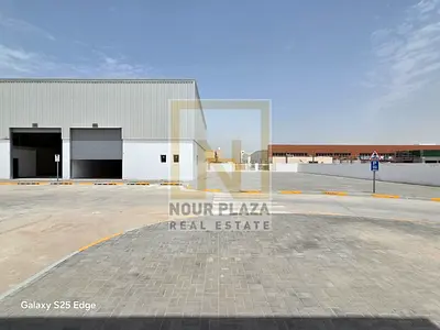 مستودع بريميوم جاهز للنقل في مدينة أبوظبي الصناعية