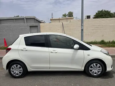 Toyota yaris 1.3 Gcc model 2012 full automatic family car for sale