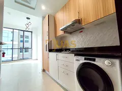 Luxury studio with kitchen appliances gym pool parking free near to Metro station