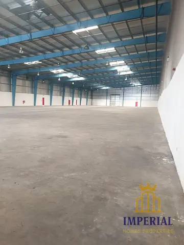 A 32,327-square-foot warehouse with 690 kW of electricity