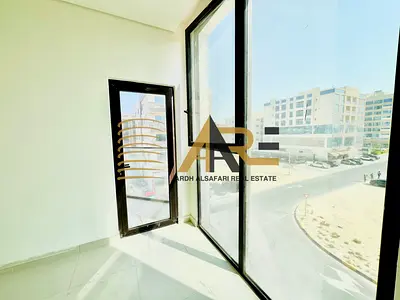 Amazing offer 2 Bhk No comission No deposit 12 cheque payment