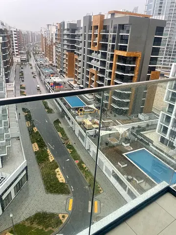 تصميم واسع، إطلالة على البحيرة، طابق مرتفع، إطلالة على المسبح، جاهز للسكن