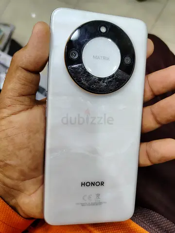 Honor smartphone — White with Matrix circular camera, good condition
