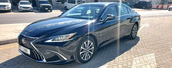 Lexus ES 300 Hybrid, 2023 Premier, very good condition, GCC from agency