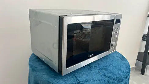 Clean Microwave – Never Used – Perfect Condition