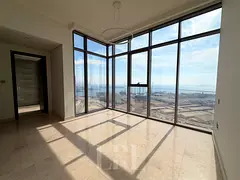 Expansive 3BR | vacant | sea-facing