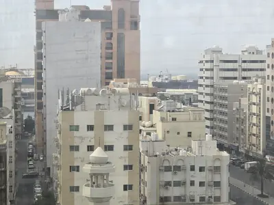 غرفة وصالة /حمام/ مطبخ واسع /بلكون اطلالة بحرية  /تكيف مركزى /اطلالة مفتوحة /