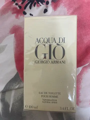 عطر أرماني فاخر و قديم جداً