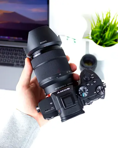 Sony FE 28–70mm Lens – Like New – AED 850