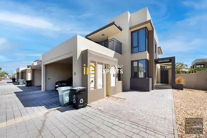 ELEGANT 5 BEDROOM VILLA | BRIGHT AND SPACIOUS | PRIME LOCATION