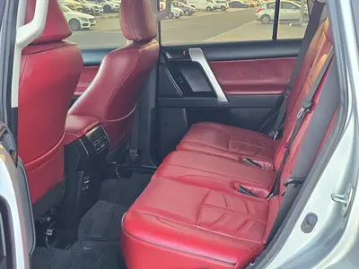 Toyota Prado VXR 2020 - GCC Specs - Pristine Condition