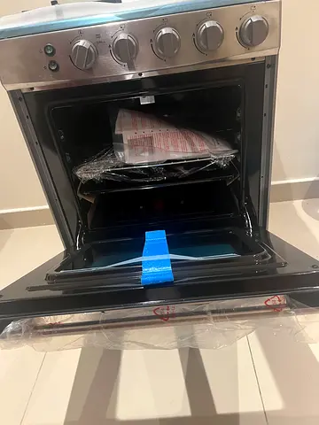 Hisense 60*60 4 burner gas cooker Brand new (not used ) with box and all accessories.