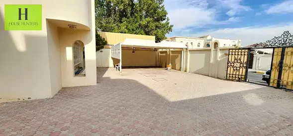 Spacious 4BR Villa Big Parking Area Sharqan