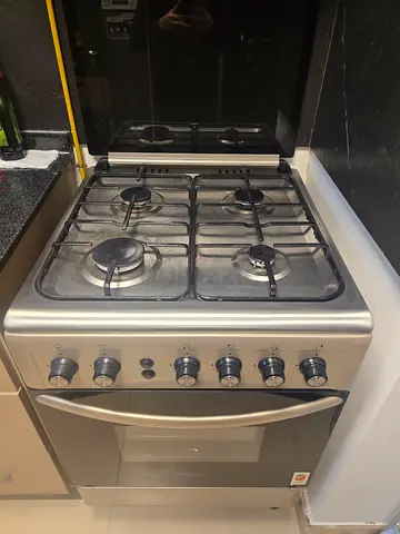 4 Burner Stainless Steel Gas Oven and Stove - Oven Brand New in working condition (Never Used)