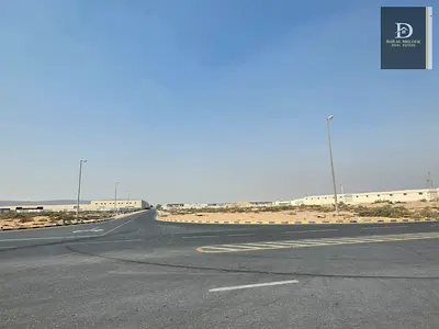 For sale: Industrial corner plot in Sharjah / Freehold for Arabs / Usufruct right for foreigners / Ready for construction / Block 2, Al Sajaa area (Em
