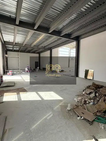 مستودع واسع يوفر مساحة كبيرة لتنظيم العمل وتخزين البضائع الكهرباء 150