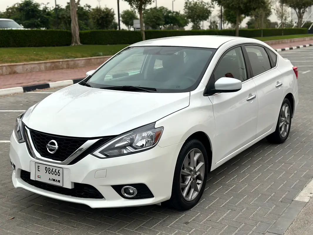Nissan Sentra 2016 — photo 1 of 20